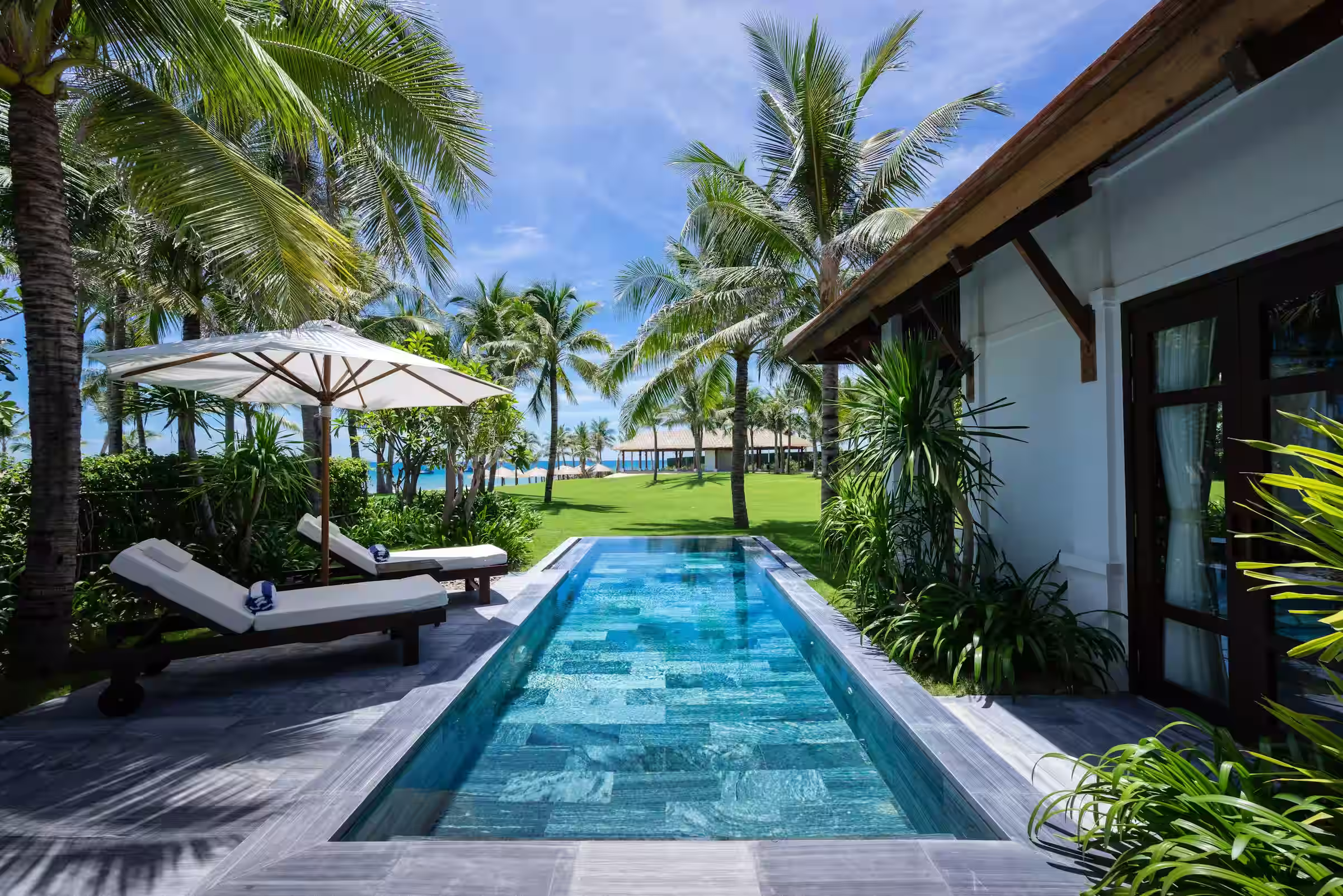 Tropical waterfront stay